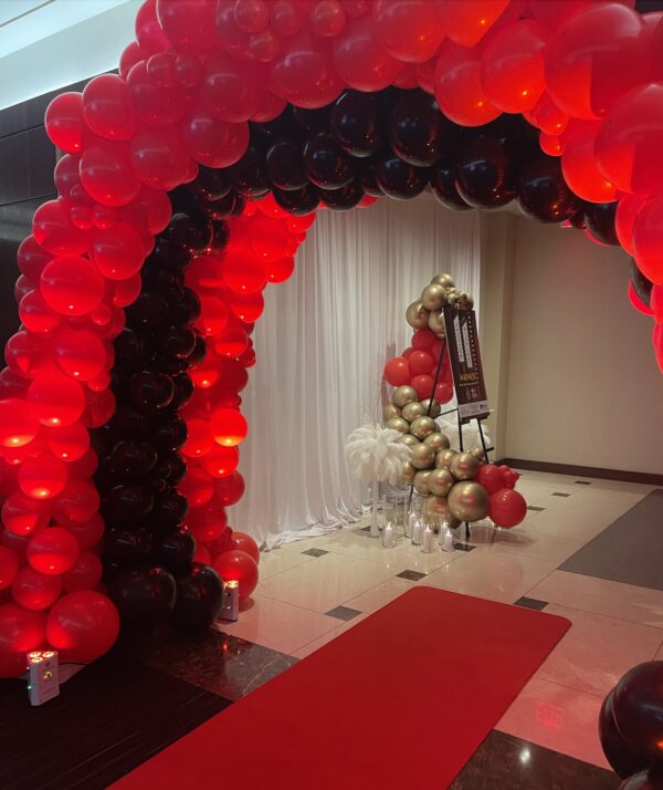 Balloon arche tunnel of three