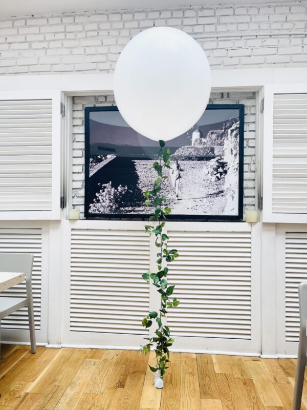 white 24" latex balloon