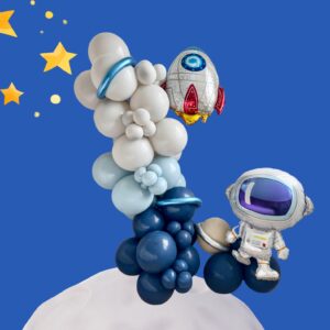 Space and astronauts balloon garland