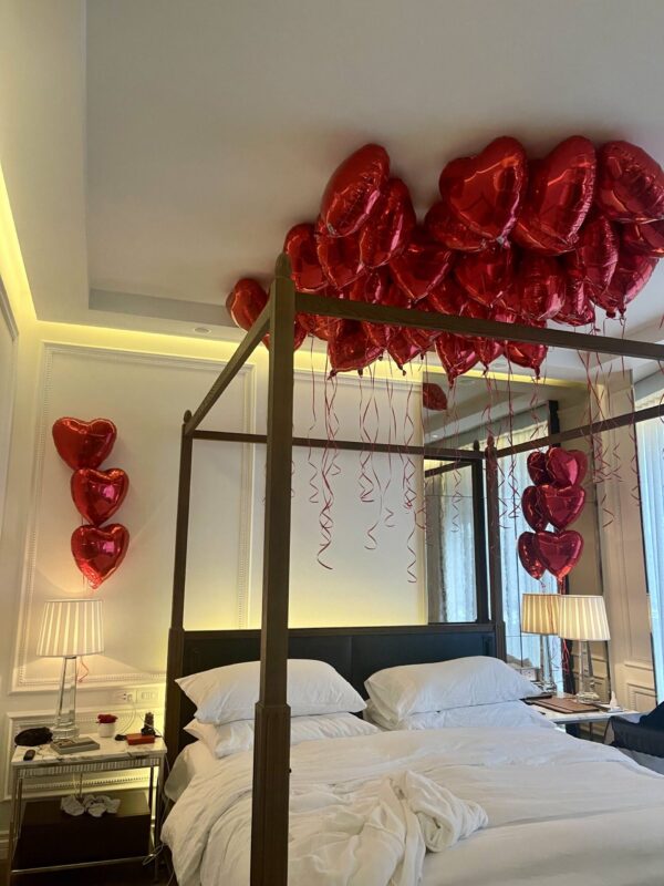 Hotel room decor and arrangements