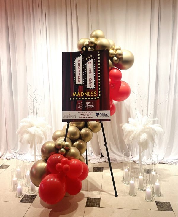 Easel balloon garland