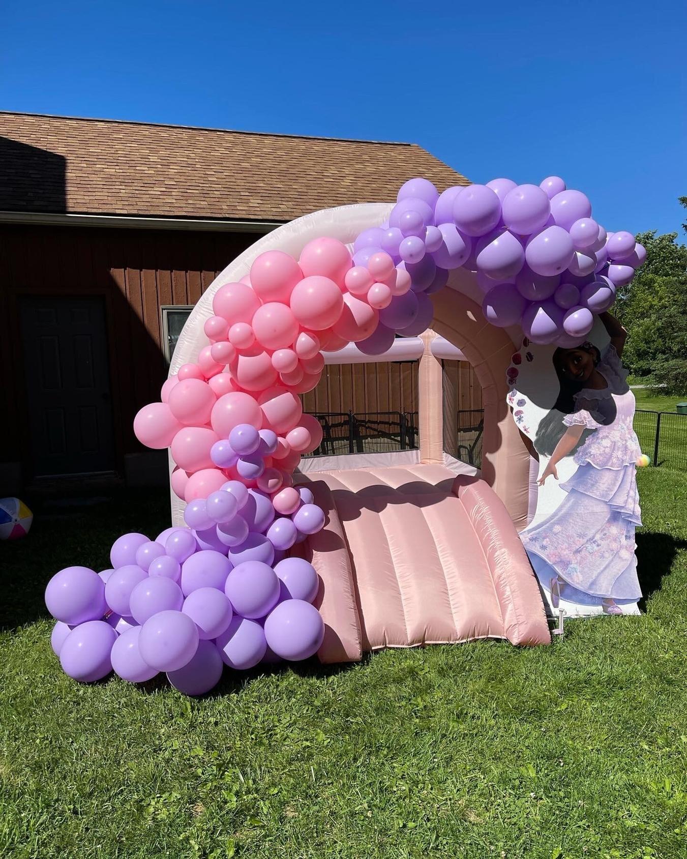 Outdoor balloon display