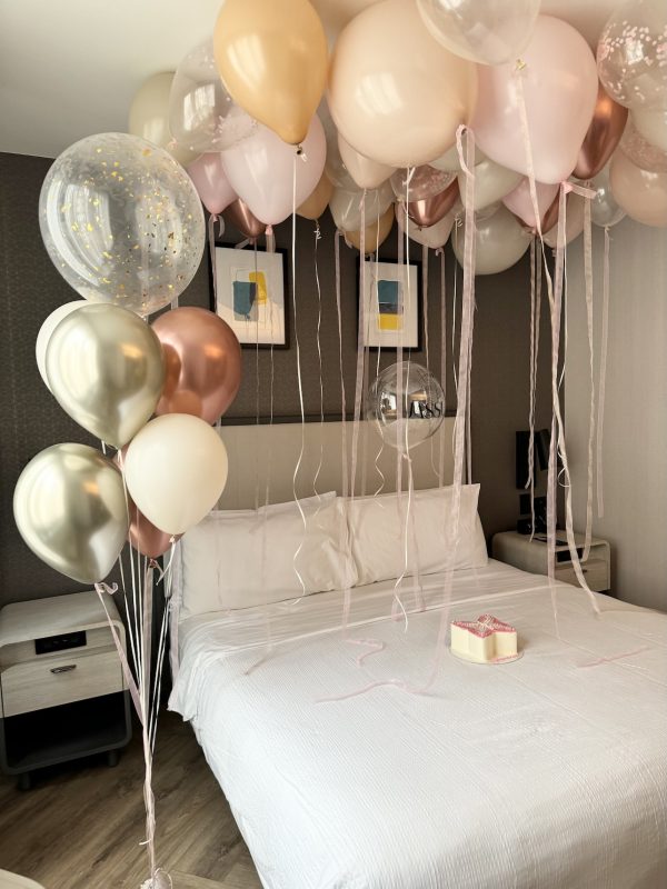 Hotel arrangement balloons